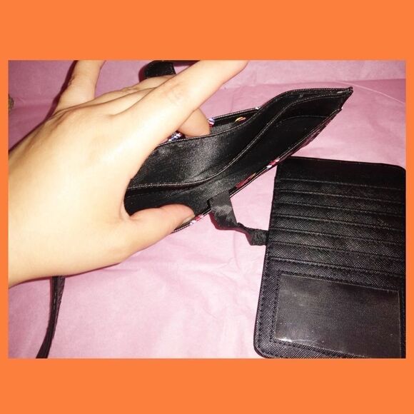 Heart Wristlet/wallet  - Picture 6 of 6